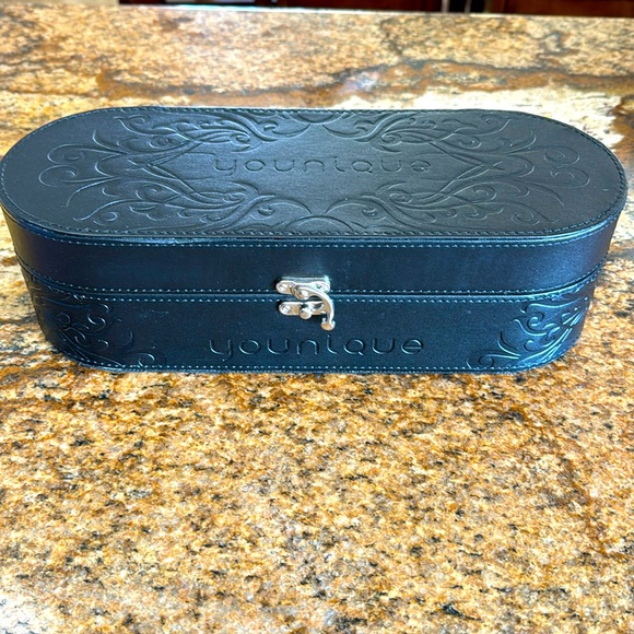 Younique Handbags - Younique Presenters Case 🆕 Condition!